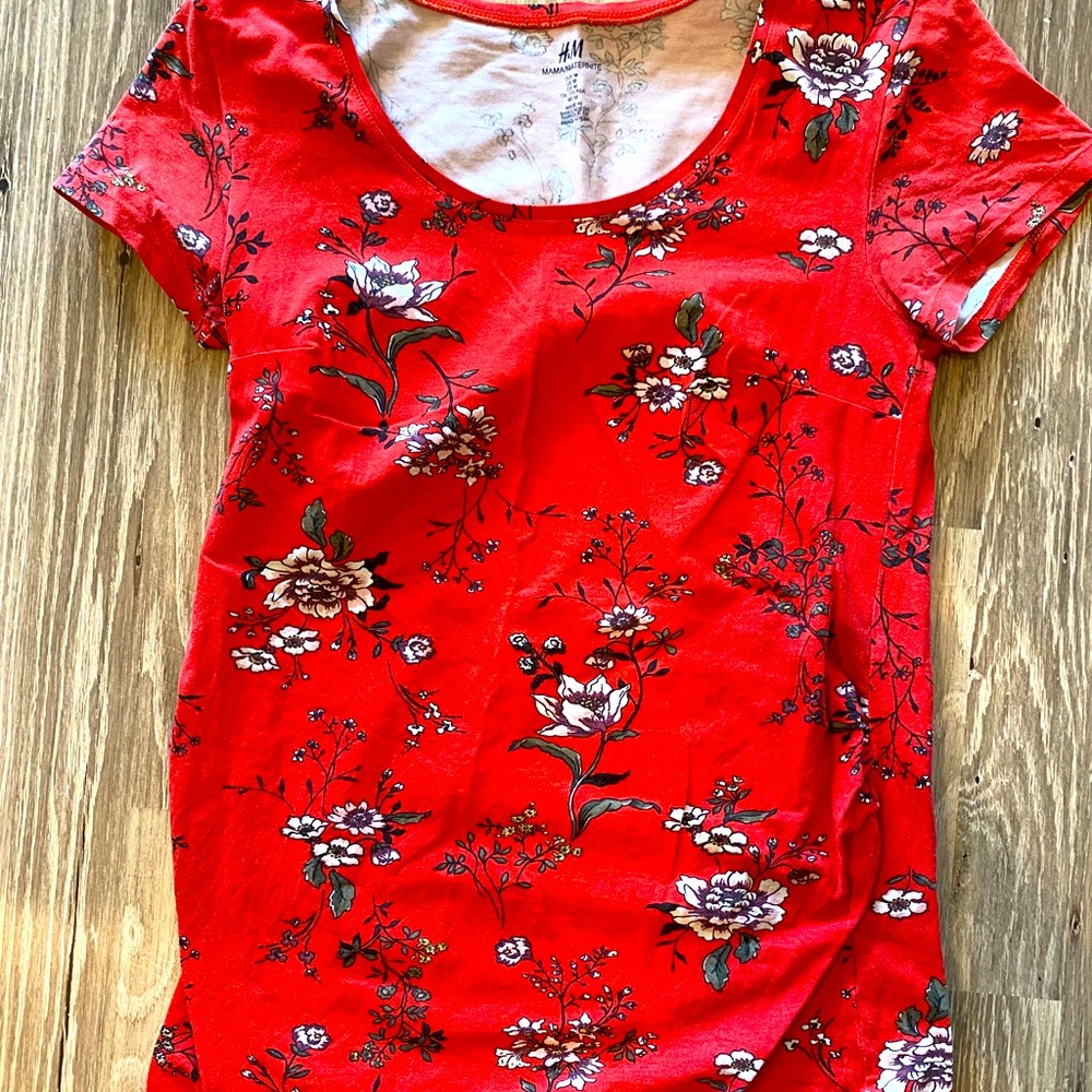 *MATERNITY* shirt size Medium